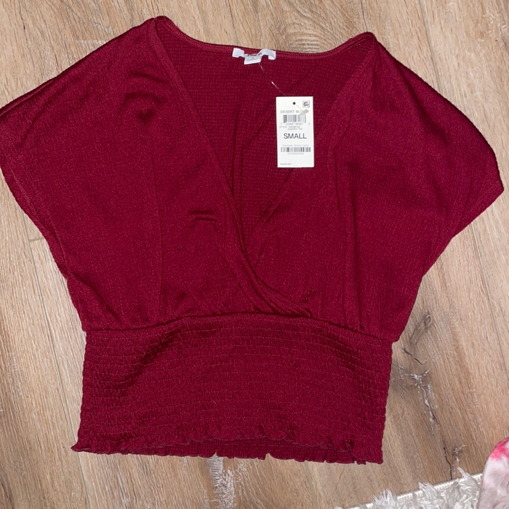 Deep v crop magenta top